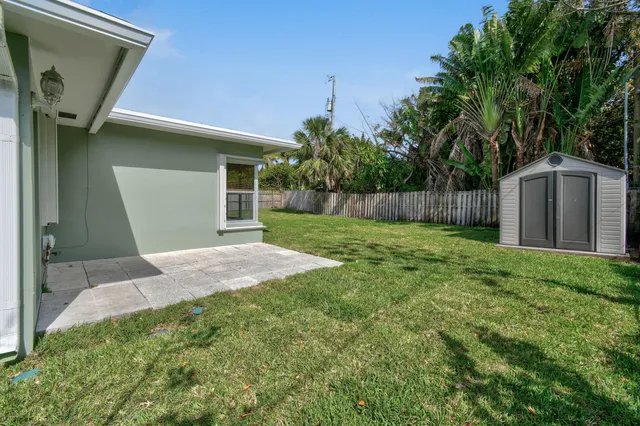 a view of a backyard of the house