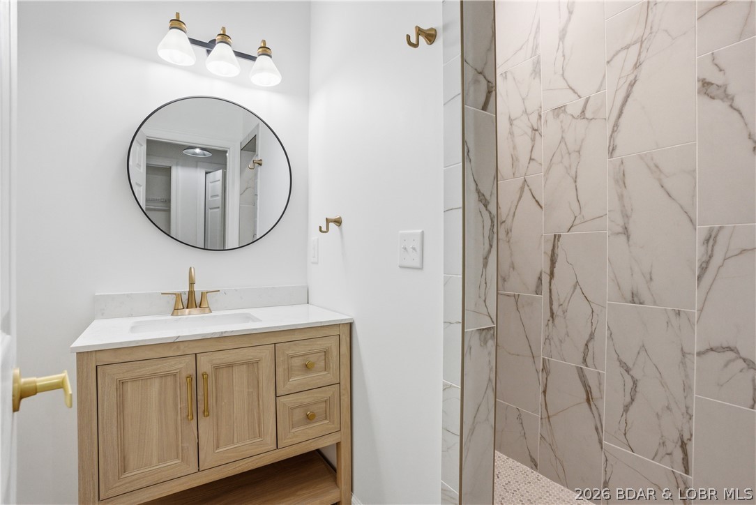 5488 Pebble Lane Osage Beach, MO 65065 - Photo 31 of 34 Upstairs bathroom