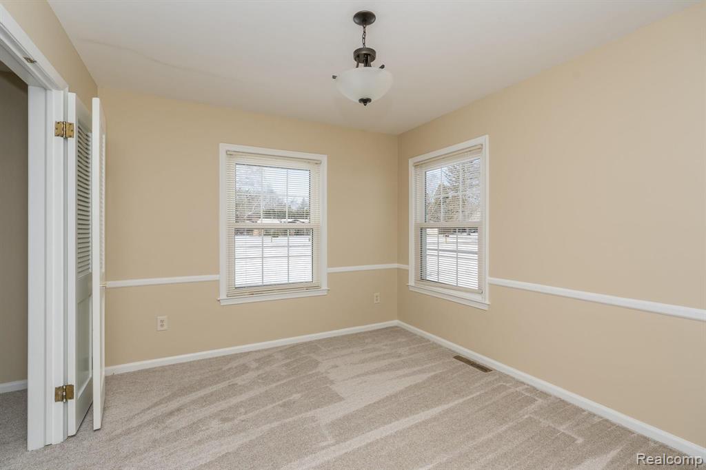 1655 Kingsmere Circle Rochester Hills, MI 48309 - Photo 20 of 34