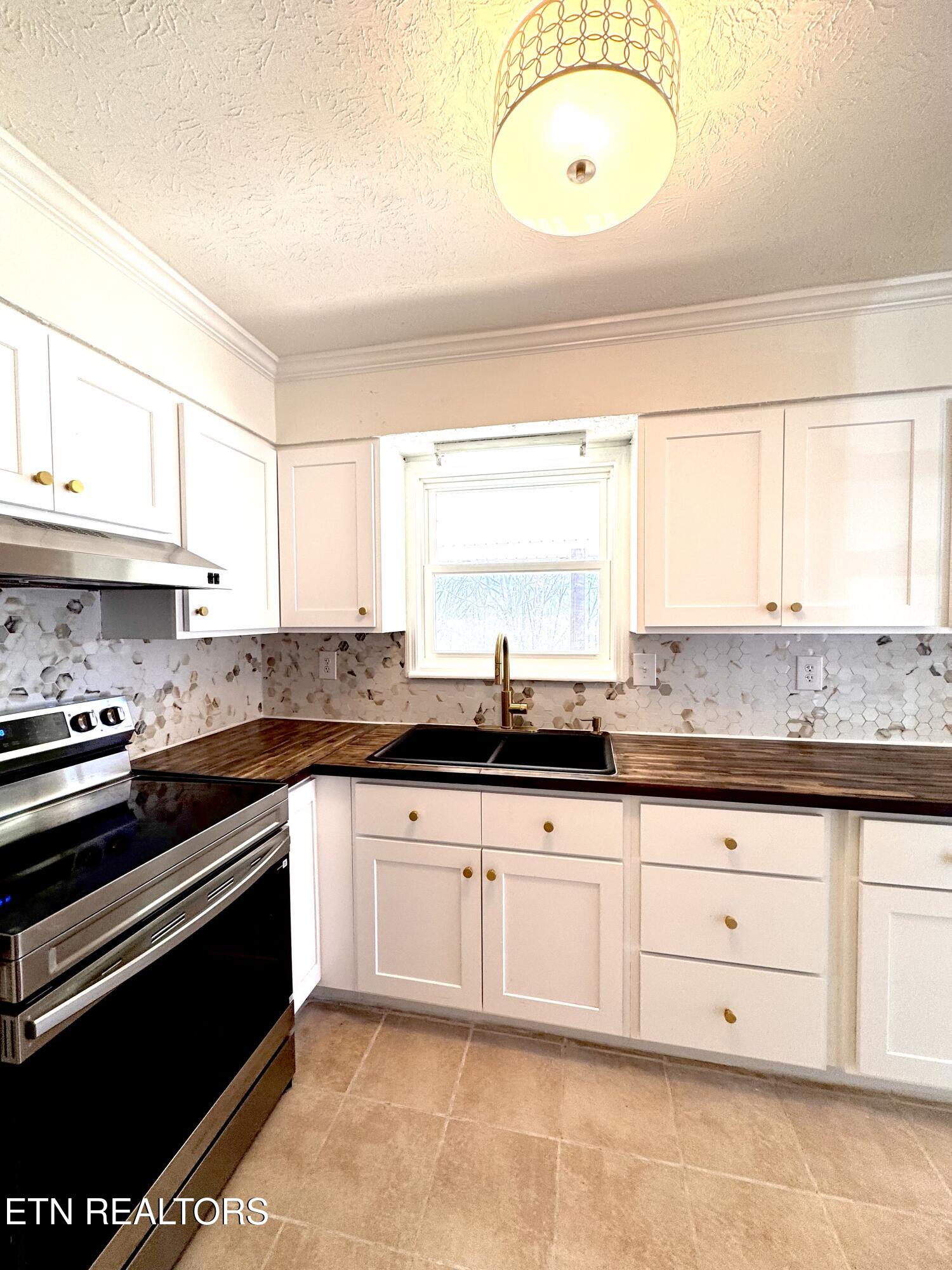 138 South Gaylor Road La Follette, TN 37766 - Photo 20 of 46 IMG_2905