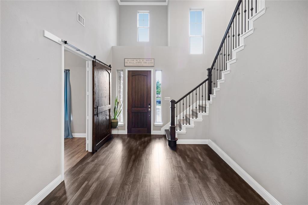 1017 Ranger Drive DeSoto, TX 75115 - Photo 3 of 39 Beautiful Entryway