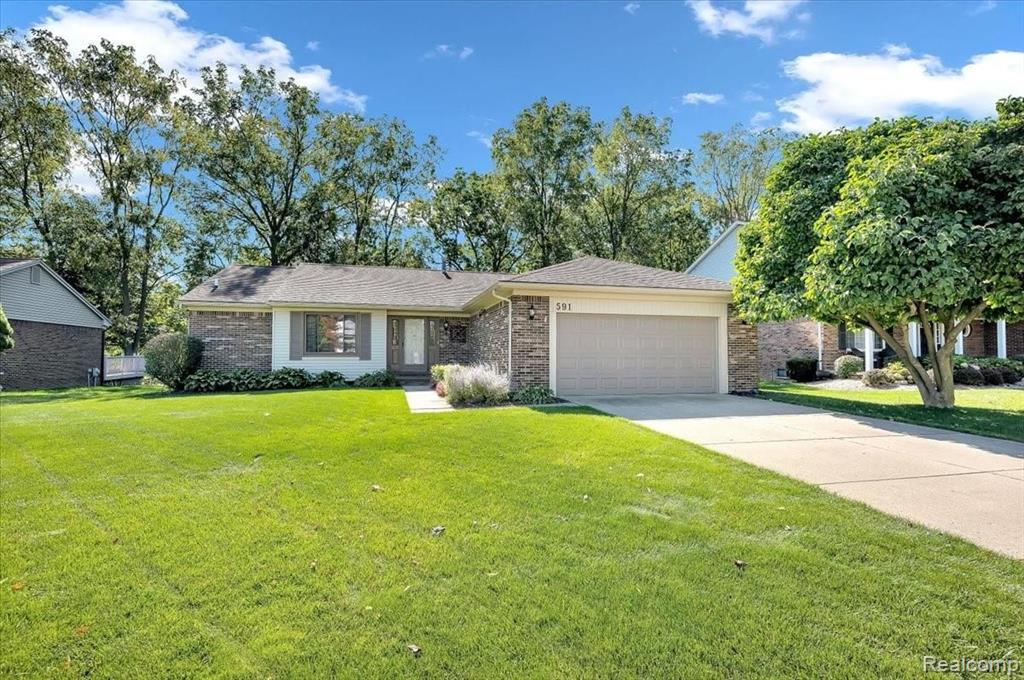 591 Kentucky Drive Rochester Hills, MI 48307 - Photo 2 of 24