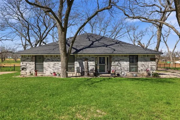 $349,999 | 8715 South Monticello Circle, Granbury, TX 76049