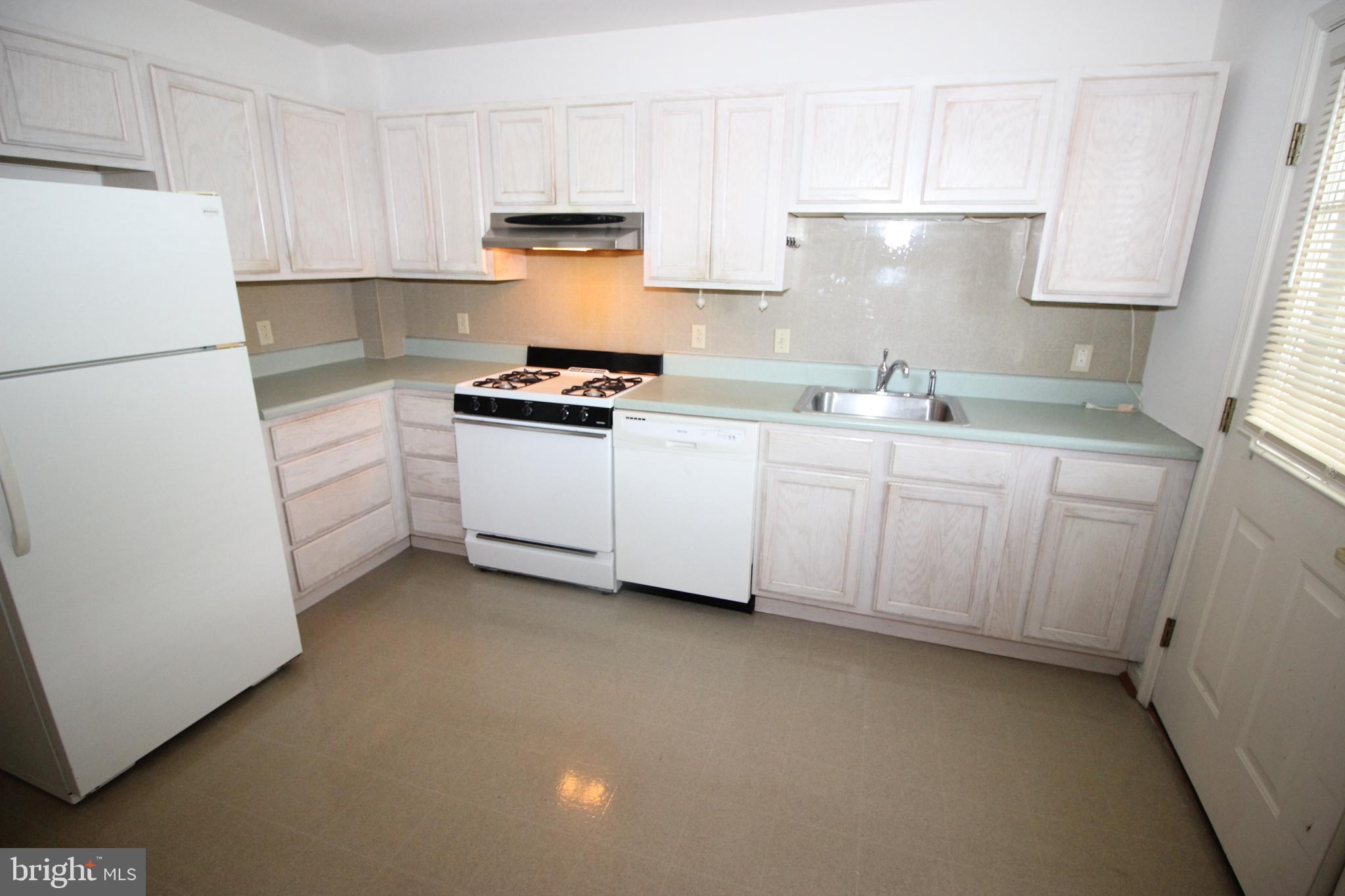 1114 Easton Road, Unit D Abington, PA 19001 - Photo 2 of 9 Kitchen