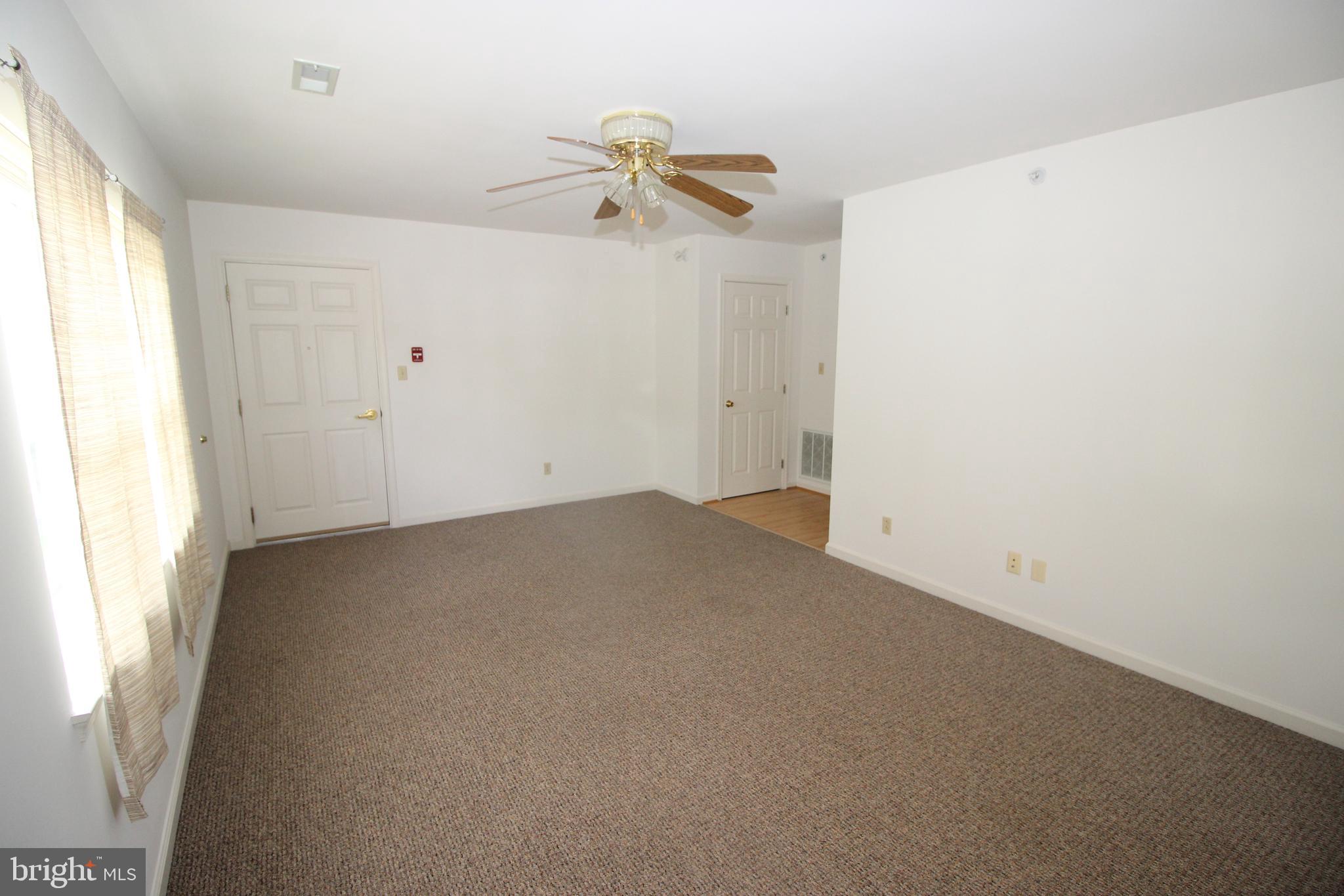 1114 Easton Road, Unit D Abington, PA 19001 - Photo 4 of 9 Livingroom