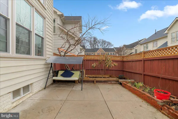 a picture of a black and white photo