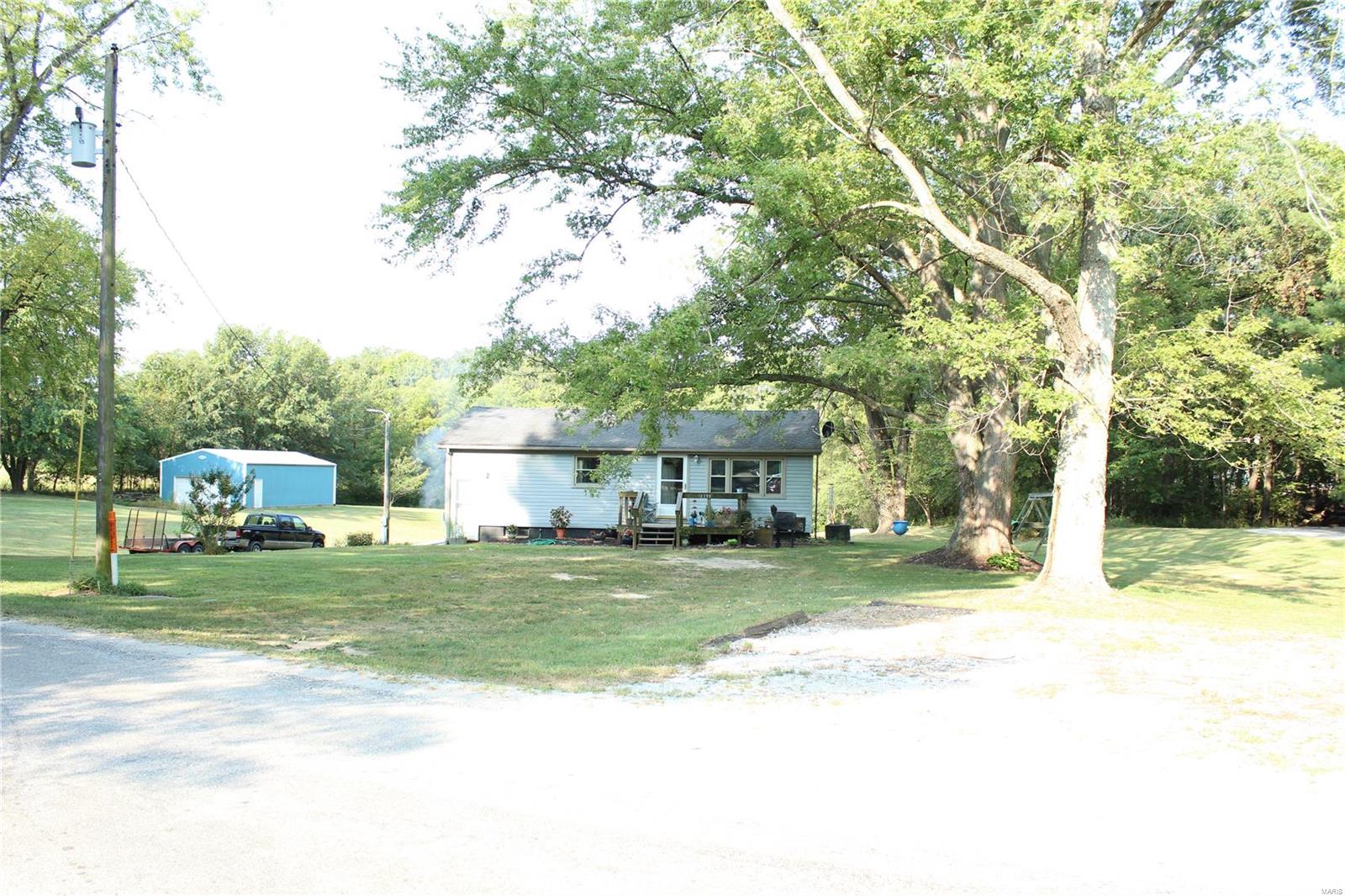 1195 Timberline Road Sorento, IL 62086 - Photo 2 of 31