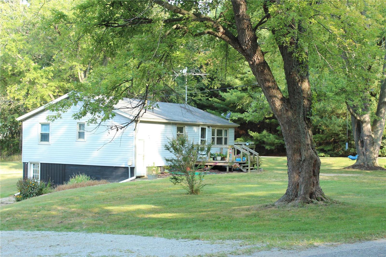 1195 Timberline Road Sorento, IL 62086 - Photo 3 of 31