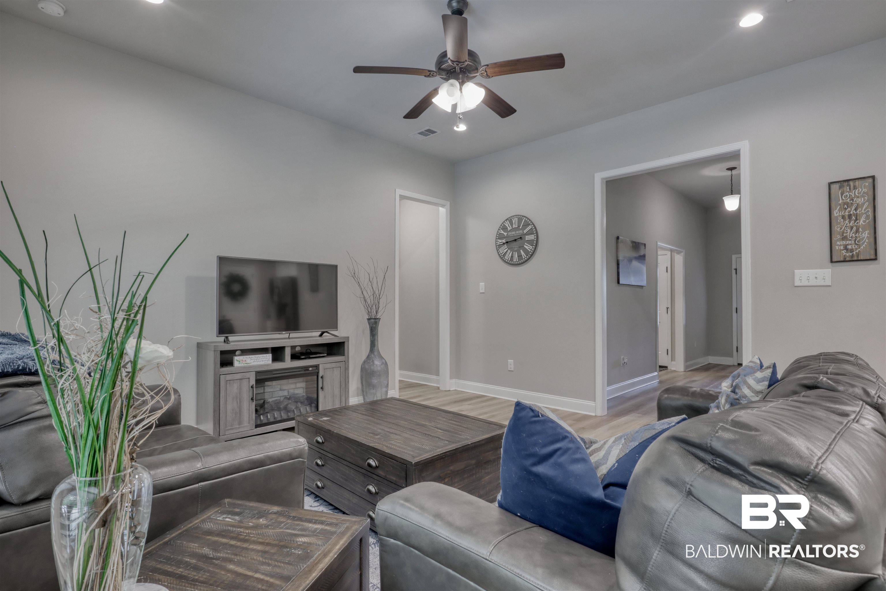 987 Gibson Court Foley, AL 36535 - Photo 10 of 34 Living area featuring ceiling fan, visible vents, wood finished floors, baseboards, and recessed lighting