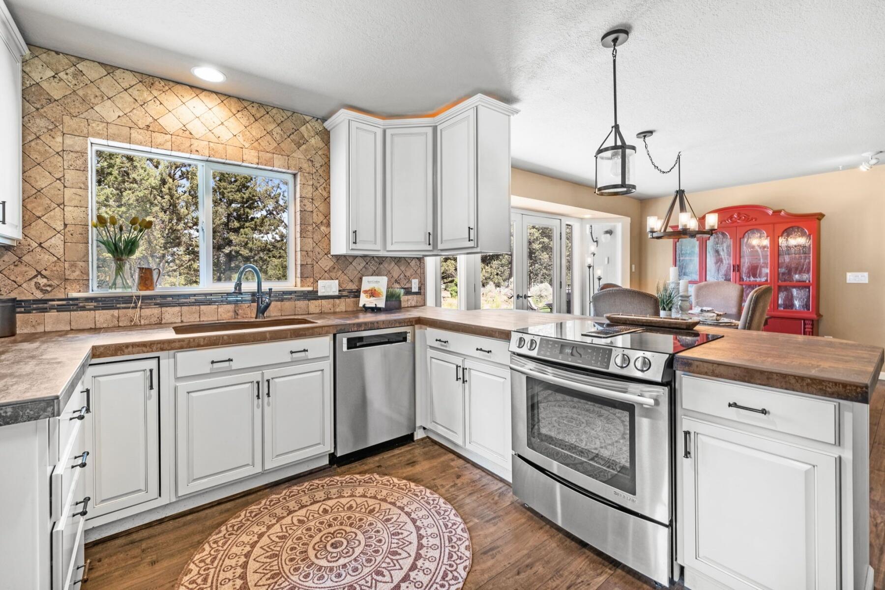 21873 Rincon Avenue Bend, OR 97702 - Photo 21 of 52 batch_53-web-or-mls-Riley Visuals-52