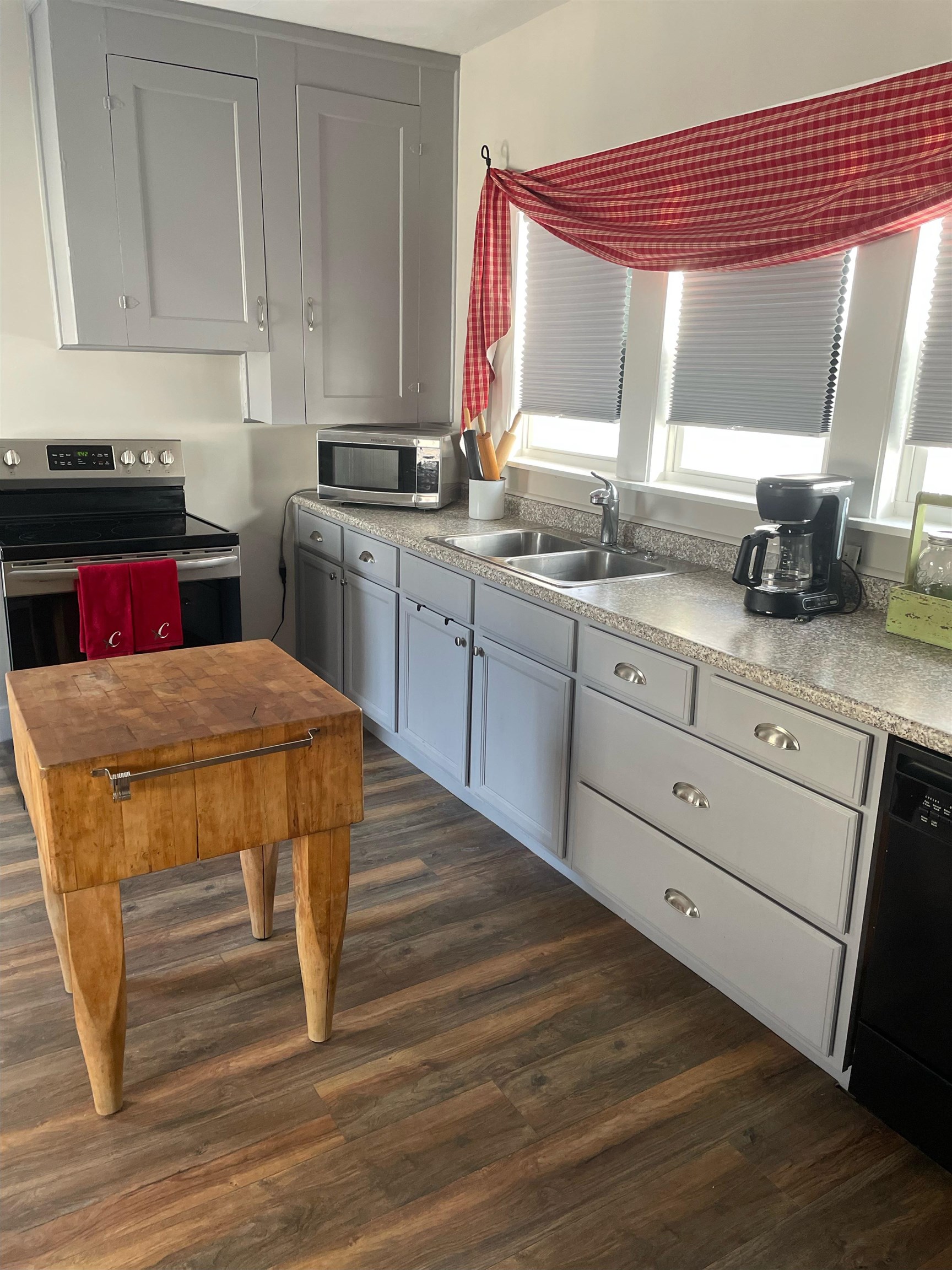 12 Orchard Street Rochester, NH 03867 - Photo 5 of 11