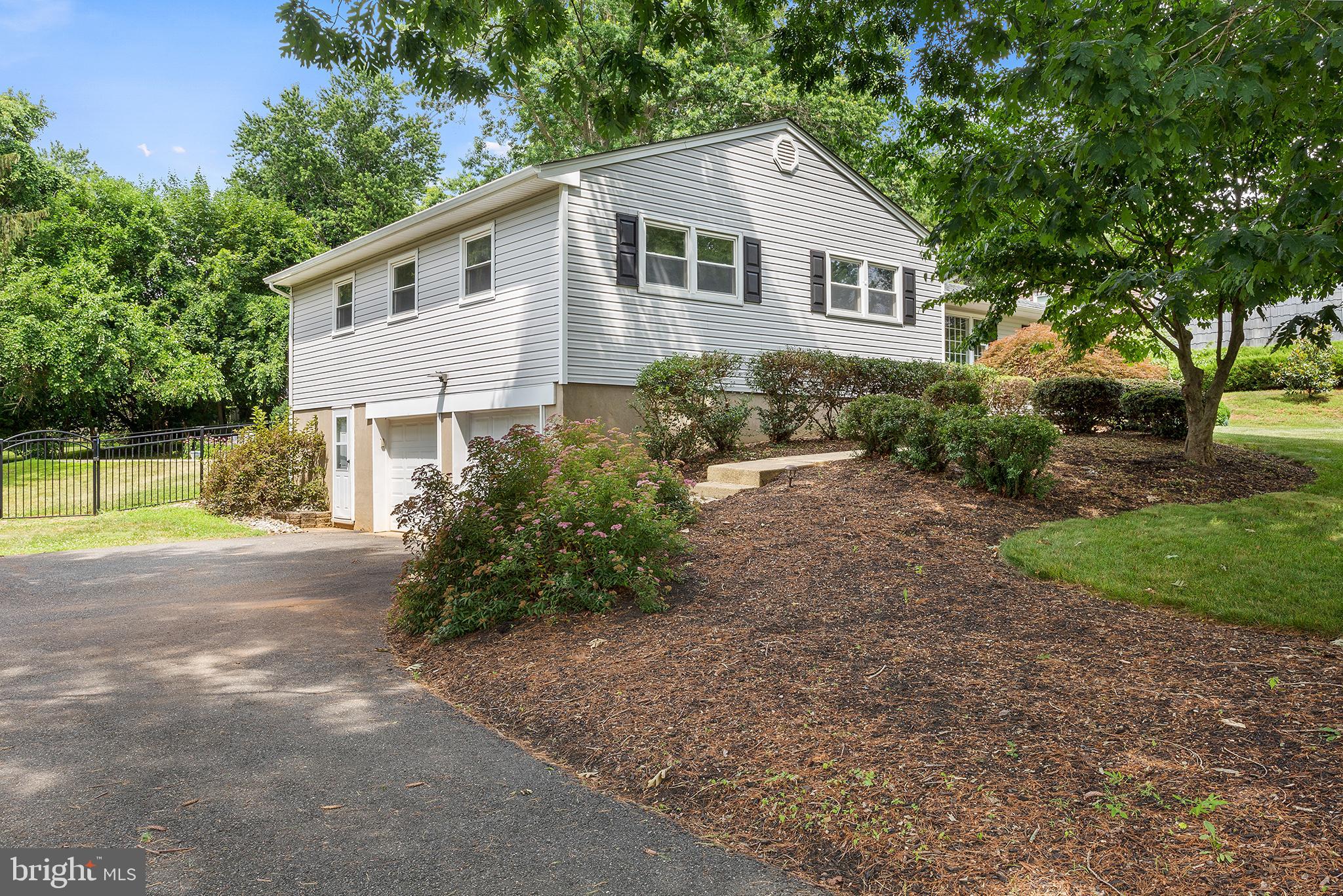 123 Windham Way Freehold, NJ 07728 - Photo 2 of 22 Beautifully landscaped