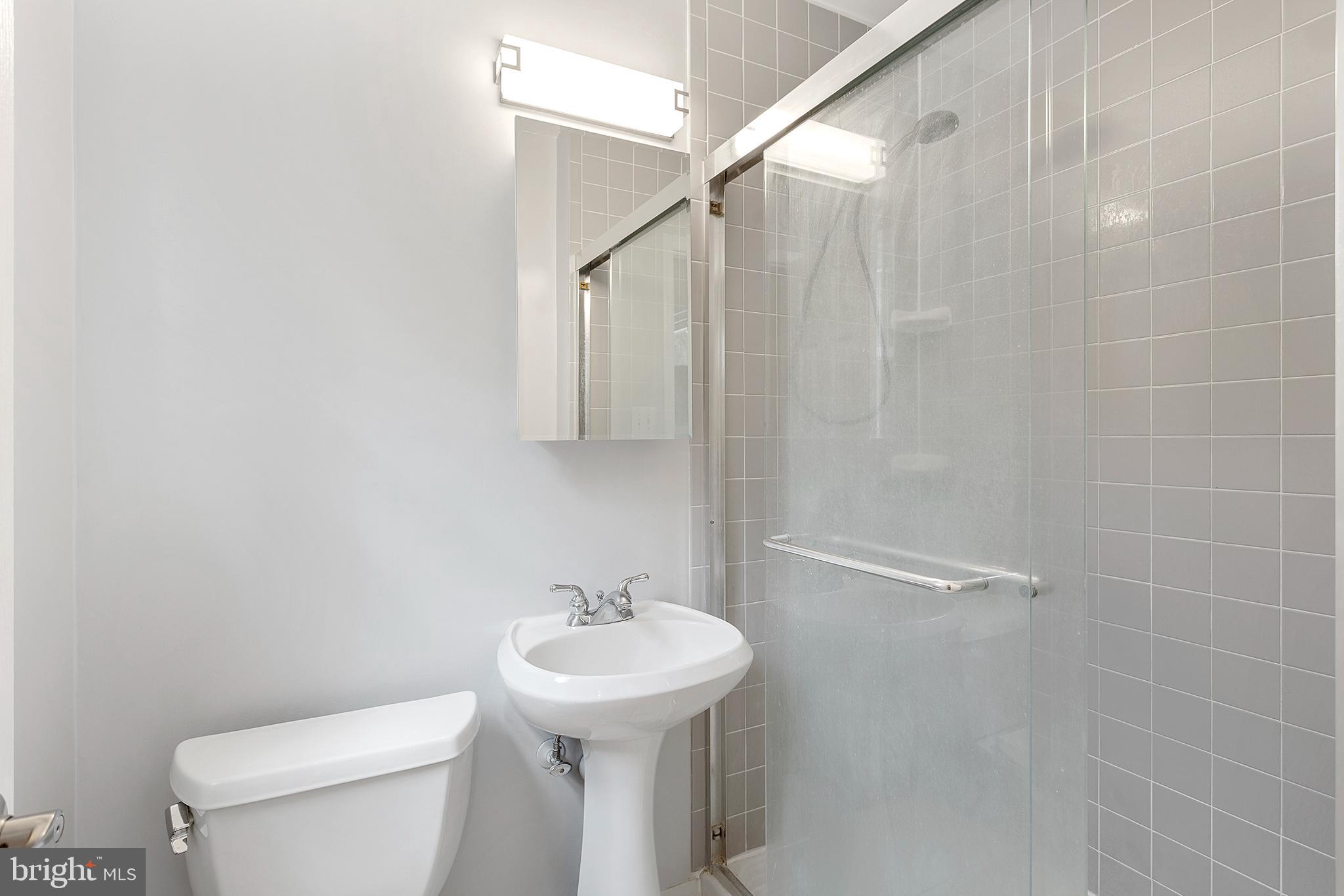 123 Windham Way Freehold, NJ 07728 - Photo 18 of 22 En suite