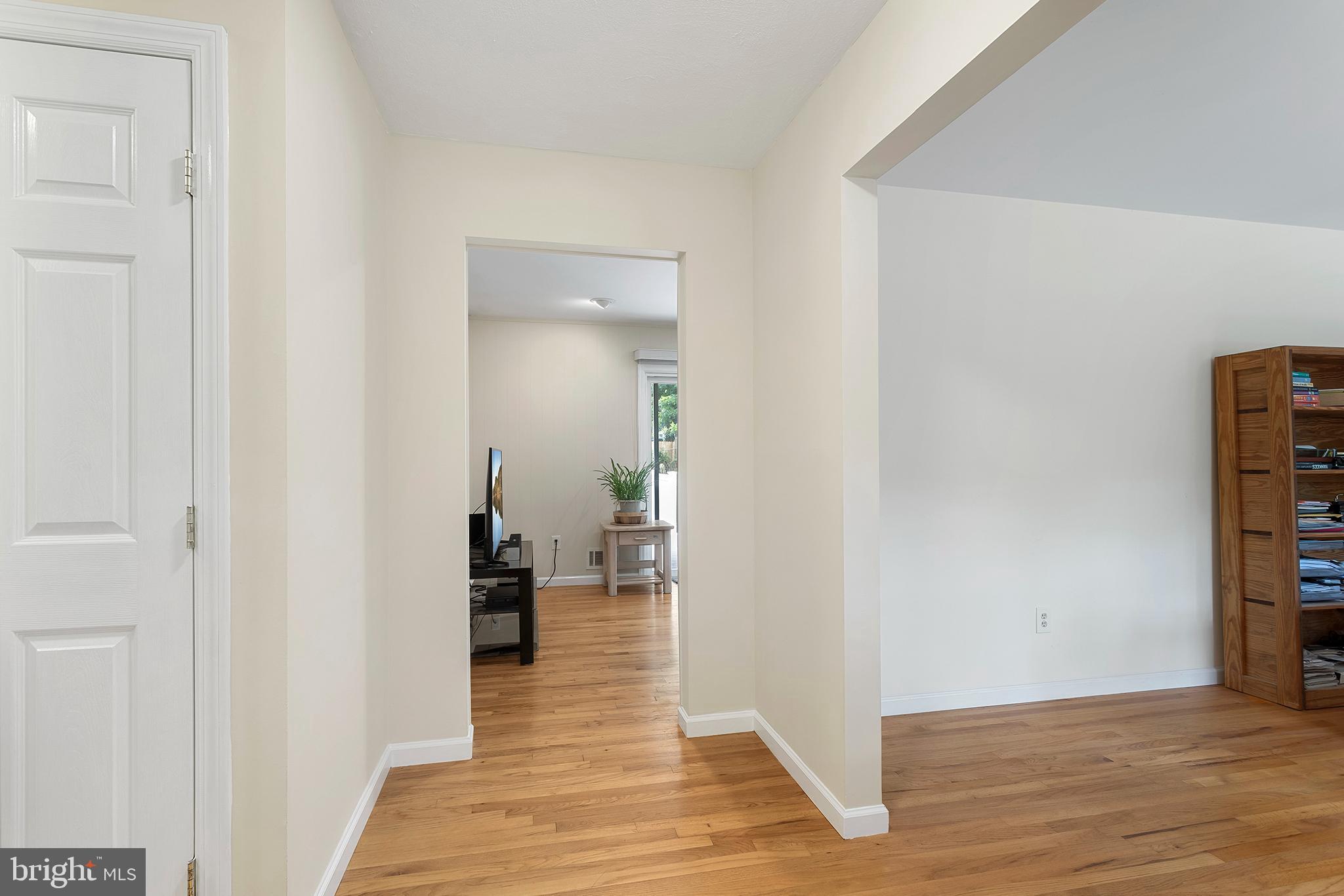 123 Windham Way Freehold, NJ 07728 - Photo 3 of 22 Entryway