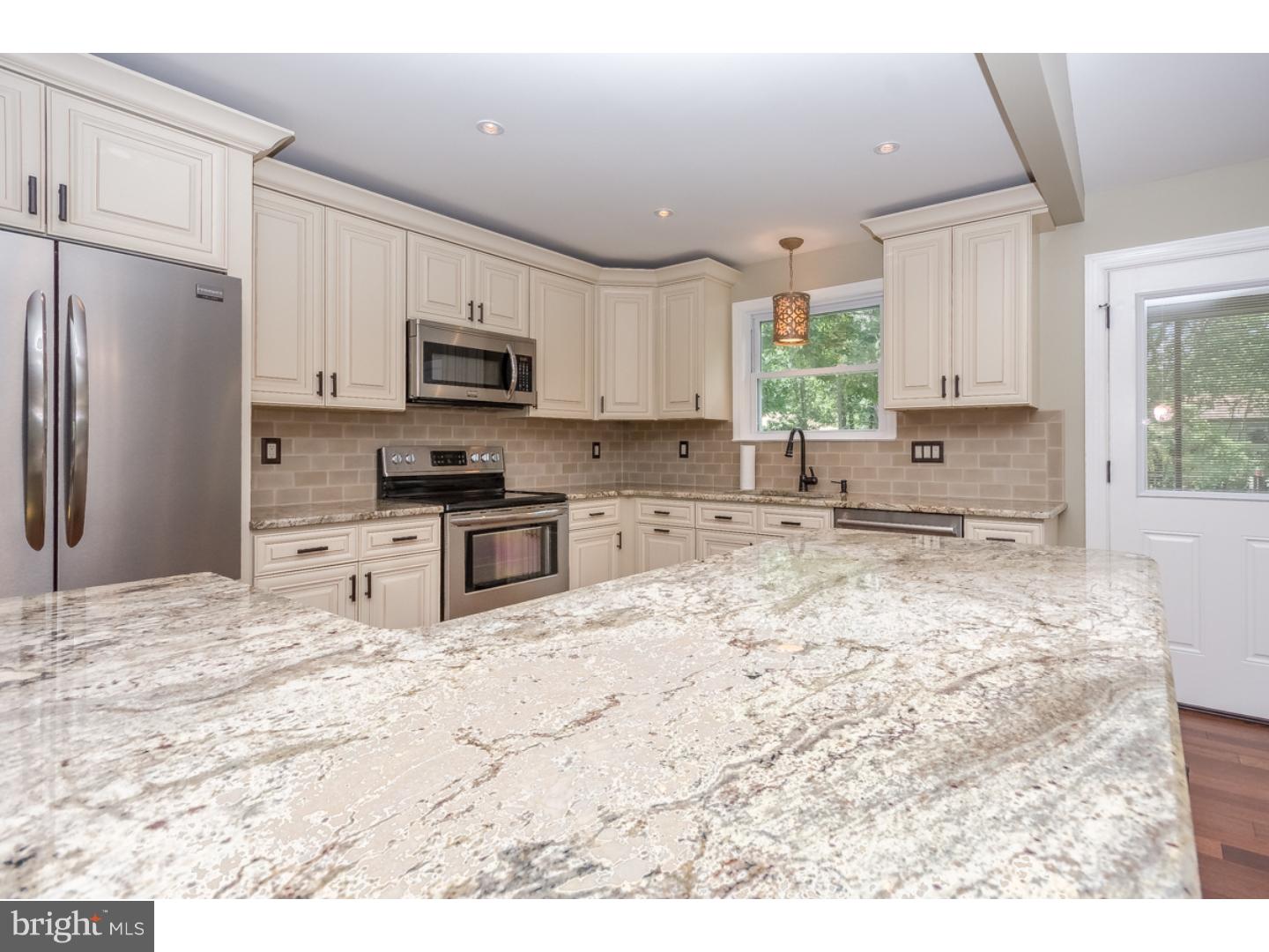 243 Peppermill Road West Berlin, NJ 08091 - Photo 3 of 24 Gallery Image 3