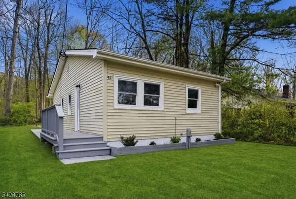 $339,900 | 46 Wildwood Road, Oak Ridge, NJ 07438