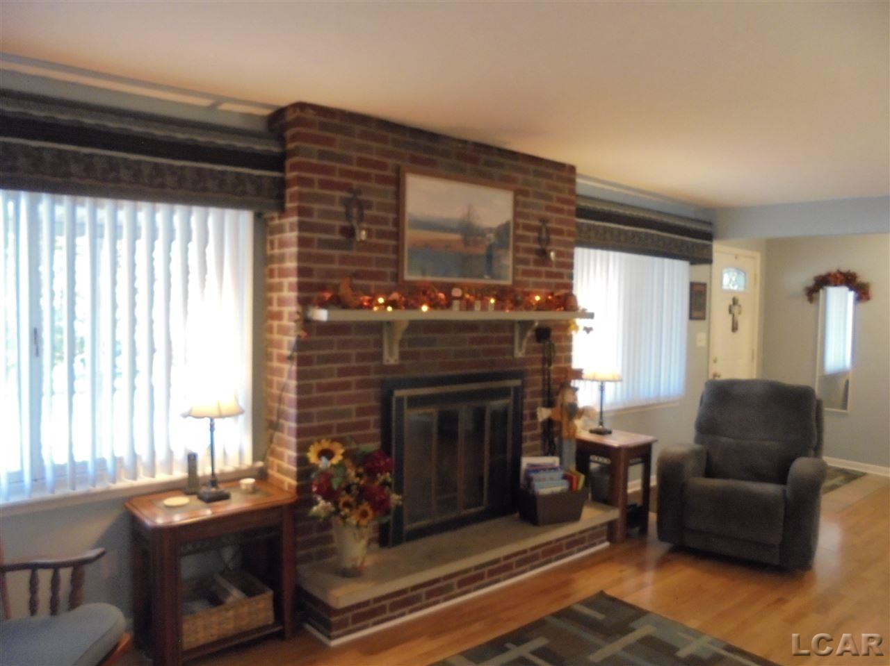 21174 Otter Road Belleville, MI 48111 - Photo 7 of 36