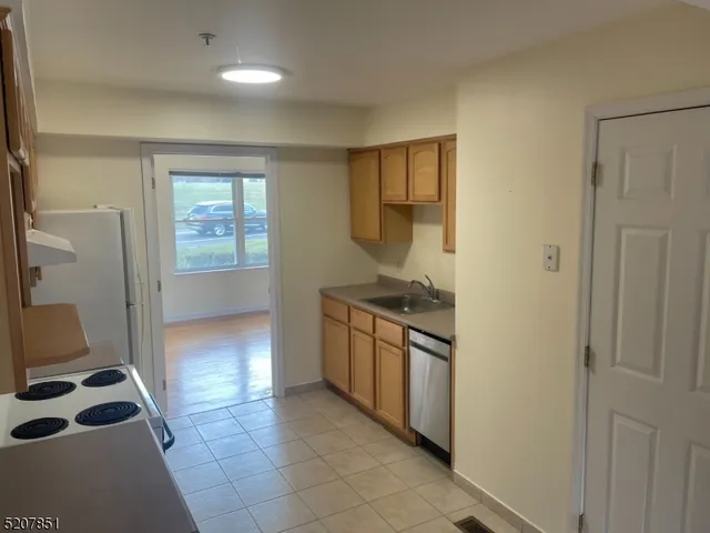 $2,000 | 1527 Lamberts Mill Road, Unit 1A, Westfield, NJ 07090