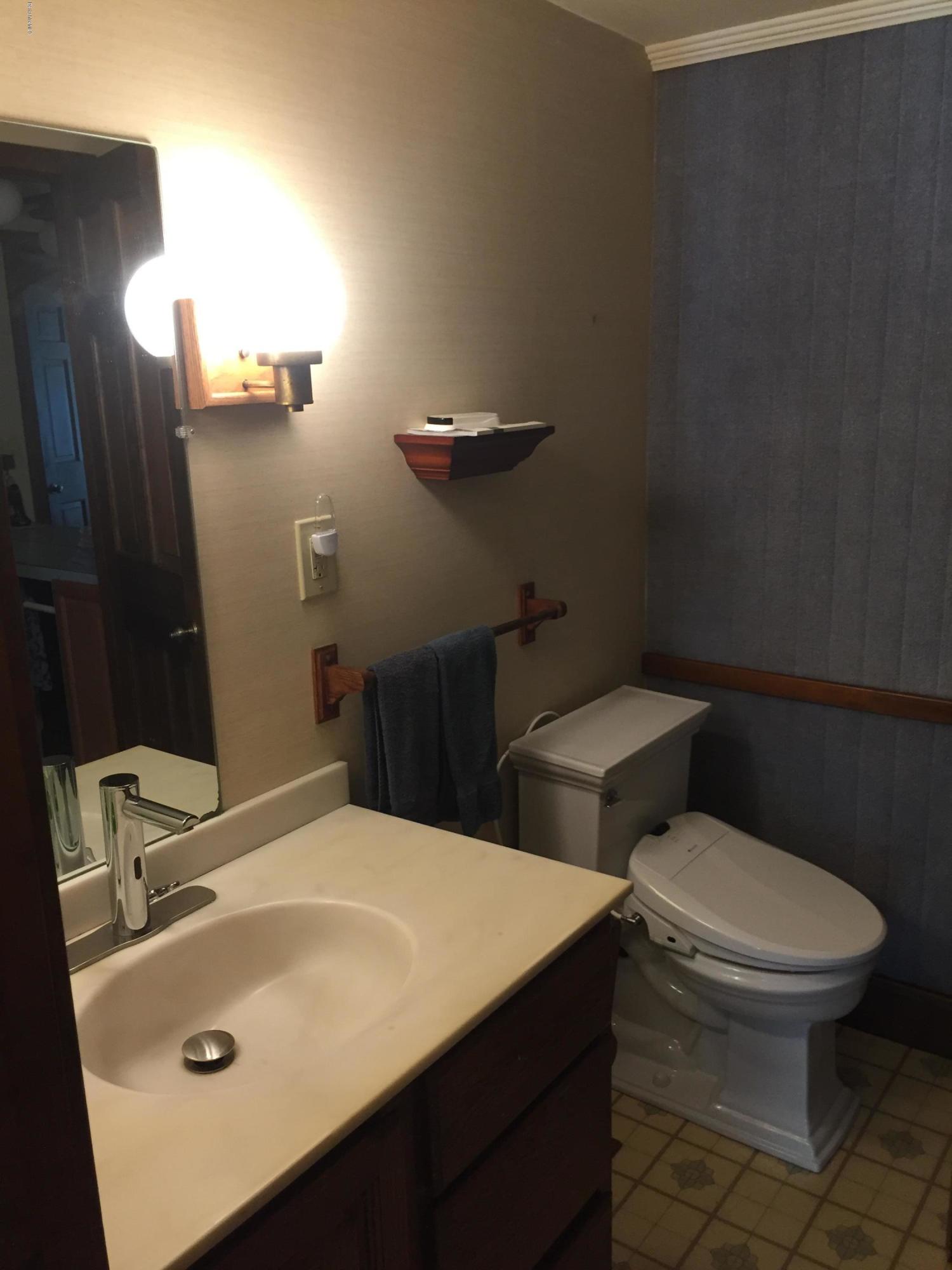 290 Dalton Division Road Pittsfield, MA 01201 - Photo 17 of 28 Bath