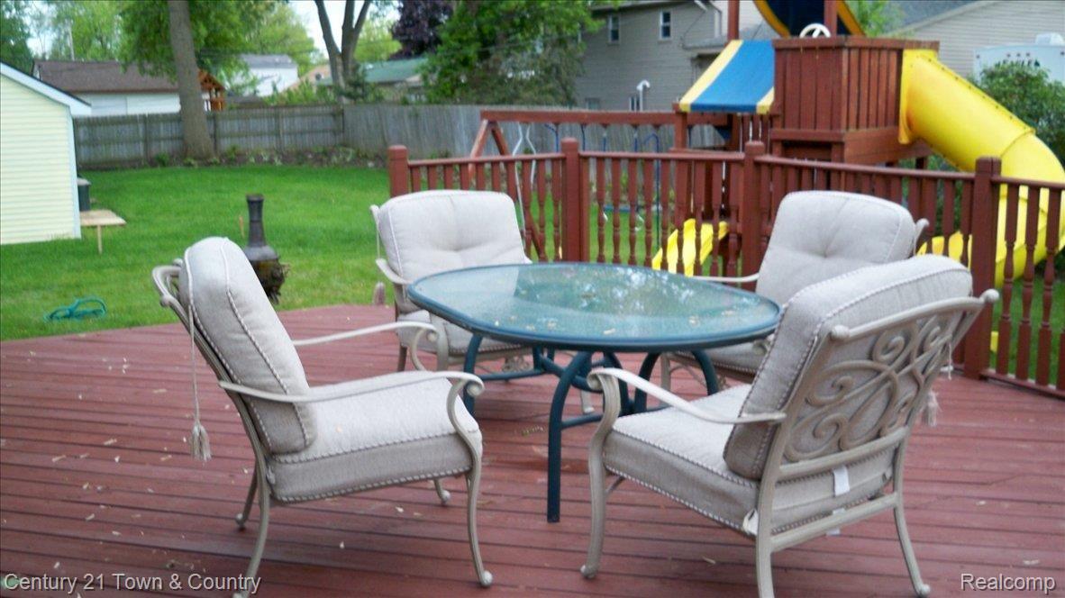 2868 Corinthia Drive Rochester, MI 48309 - Photo 4 of 15 corinthia deck