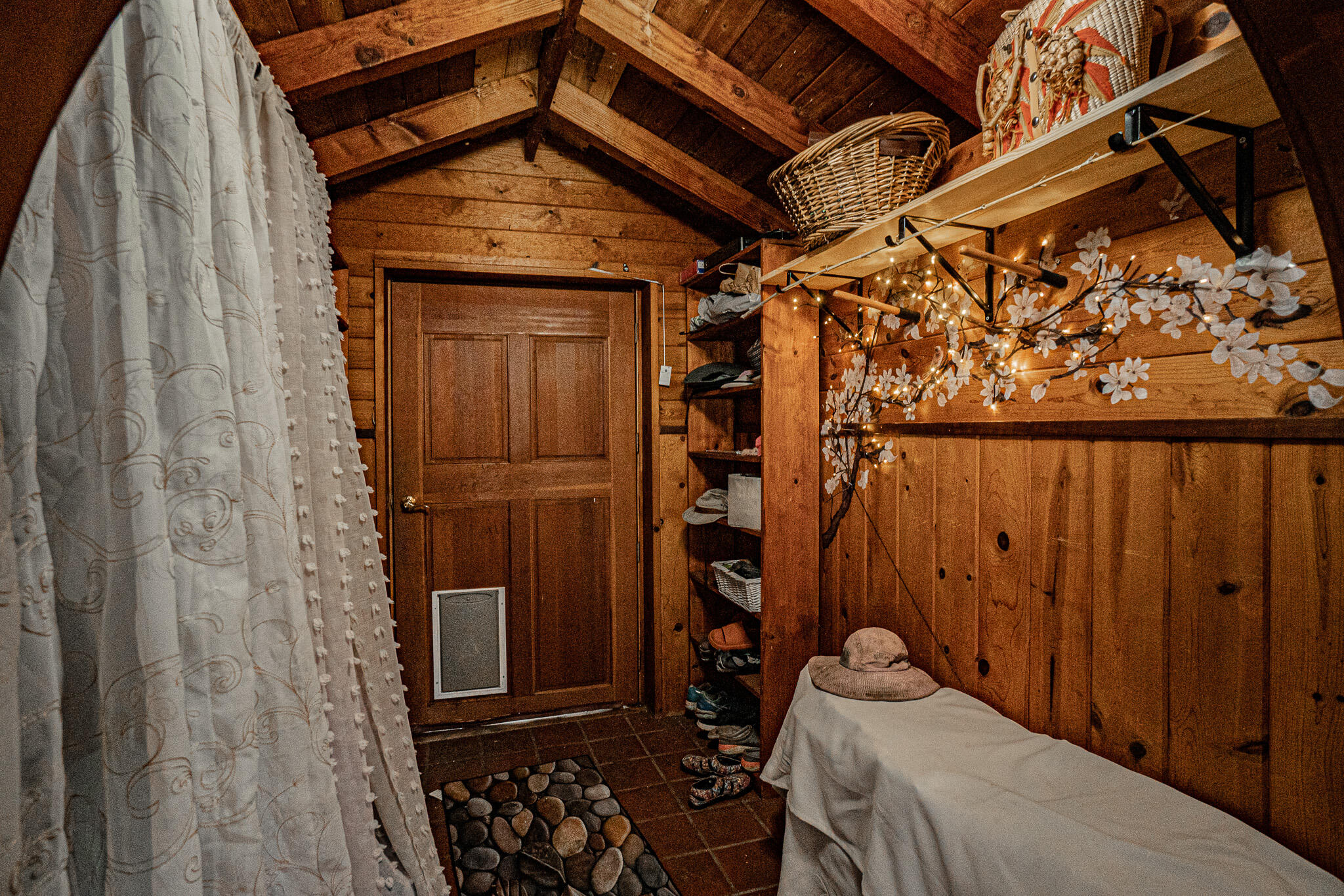 2909 Dead Indian Memorial Road Ashland, OR 97520 - Photo 35 of 75 Guest Cottage Entry