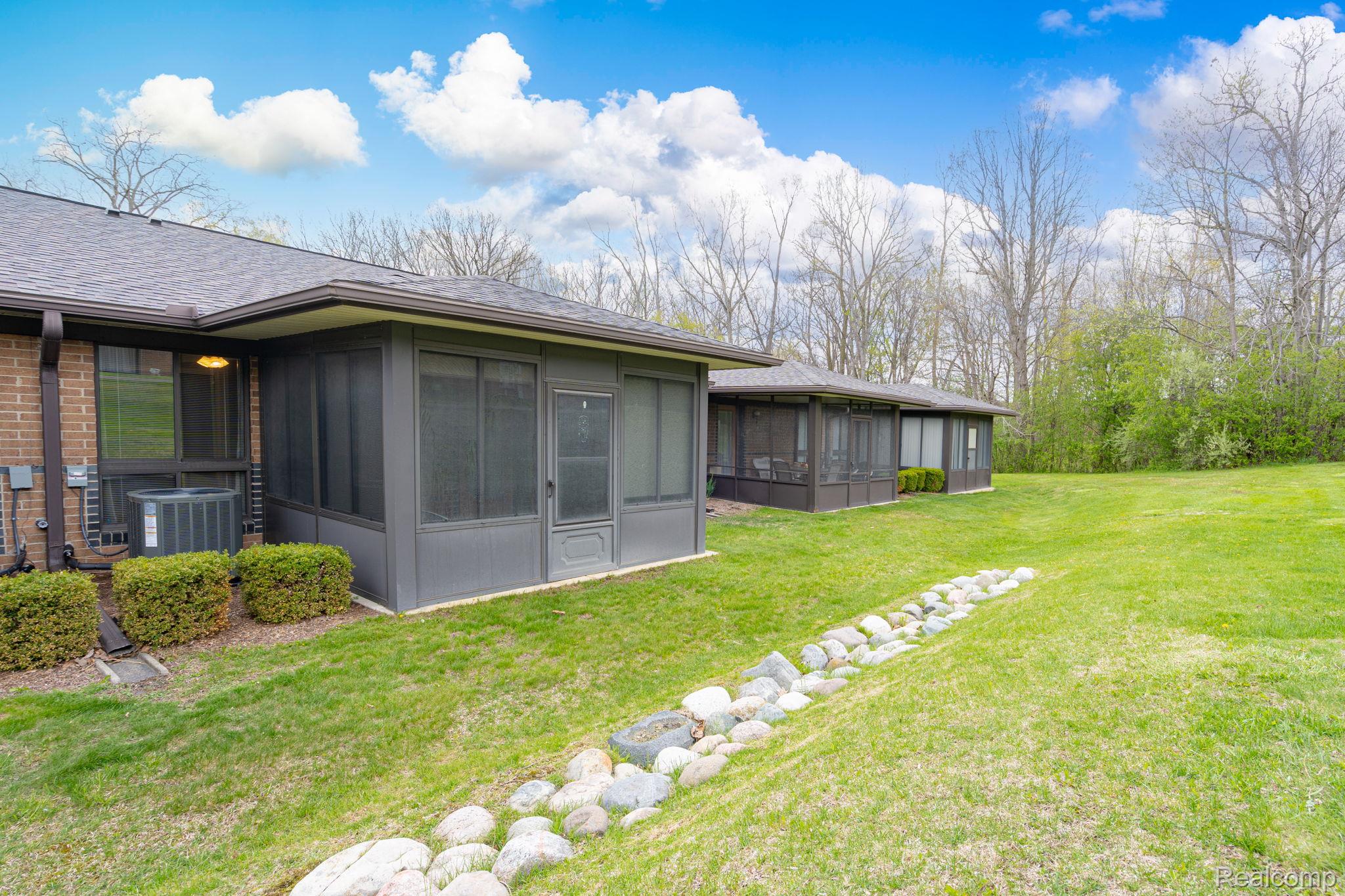 936 Wexford Way Rochester, MI 48307 - Photo 35 of 35 7-web-or-mls-exteriors 7.jpg
