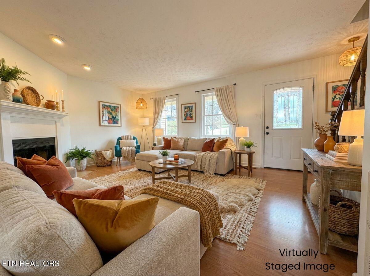 805 Tree Trunk Road Knoxville, TN 37934 - Photo 4 of 44 Living Room