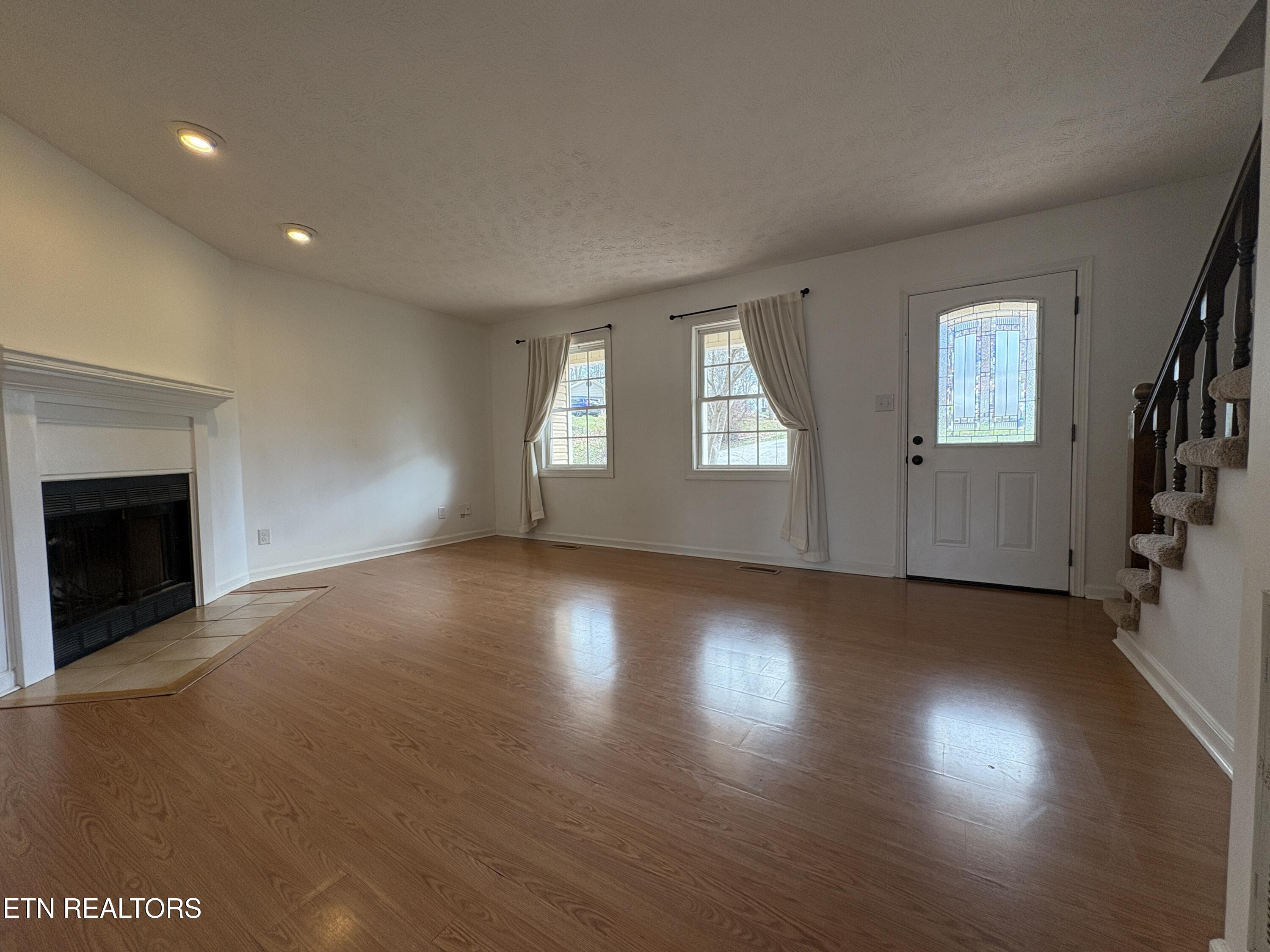805 Tree Trunk Road Knoxville, TN 37934 - Photo 5 of 44 Living Room