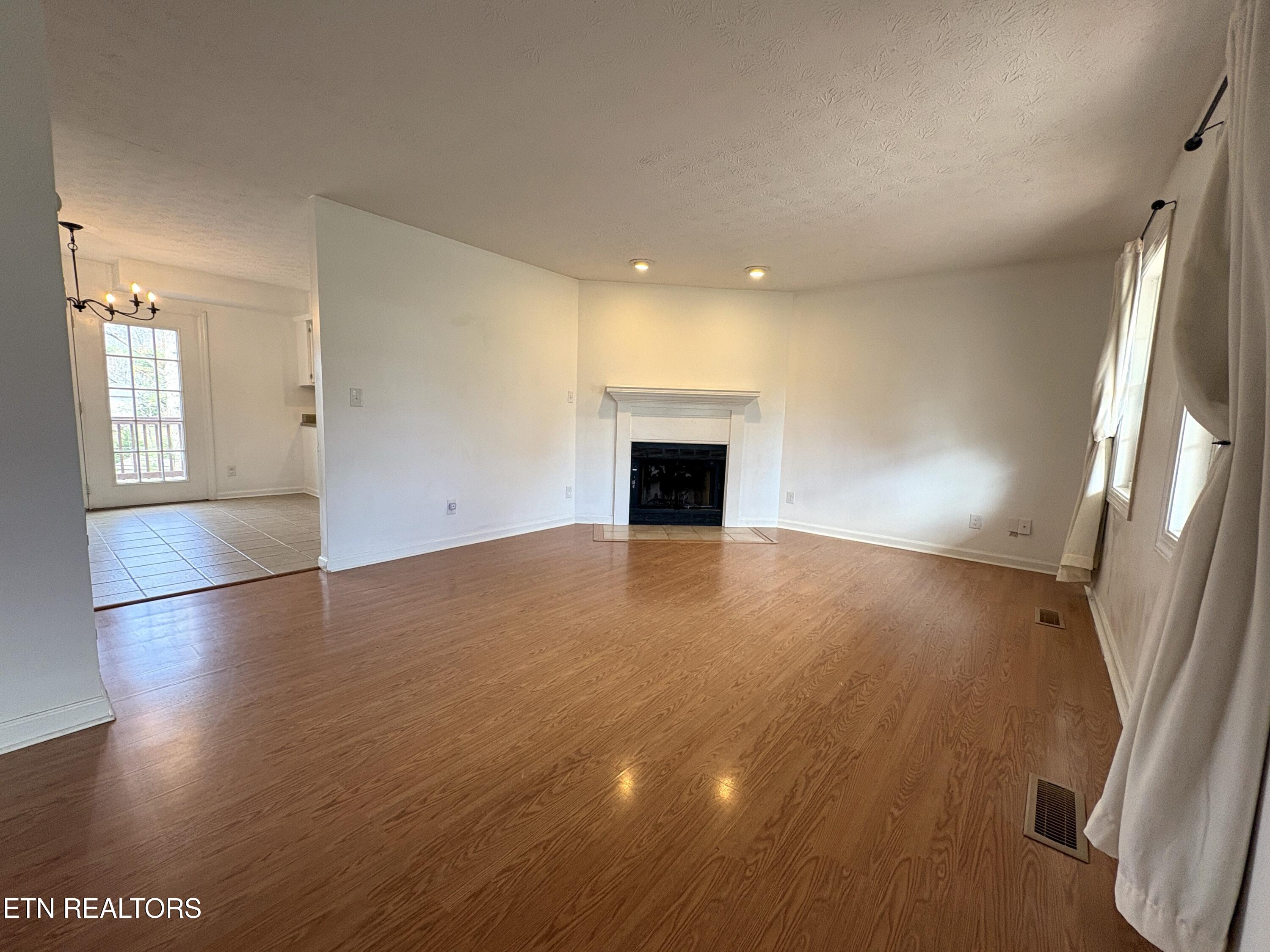 805 Tree Trunk Road Knoxville, TN 37934 - Photo 6 of 44 Living Room