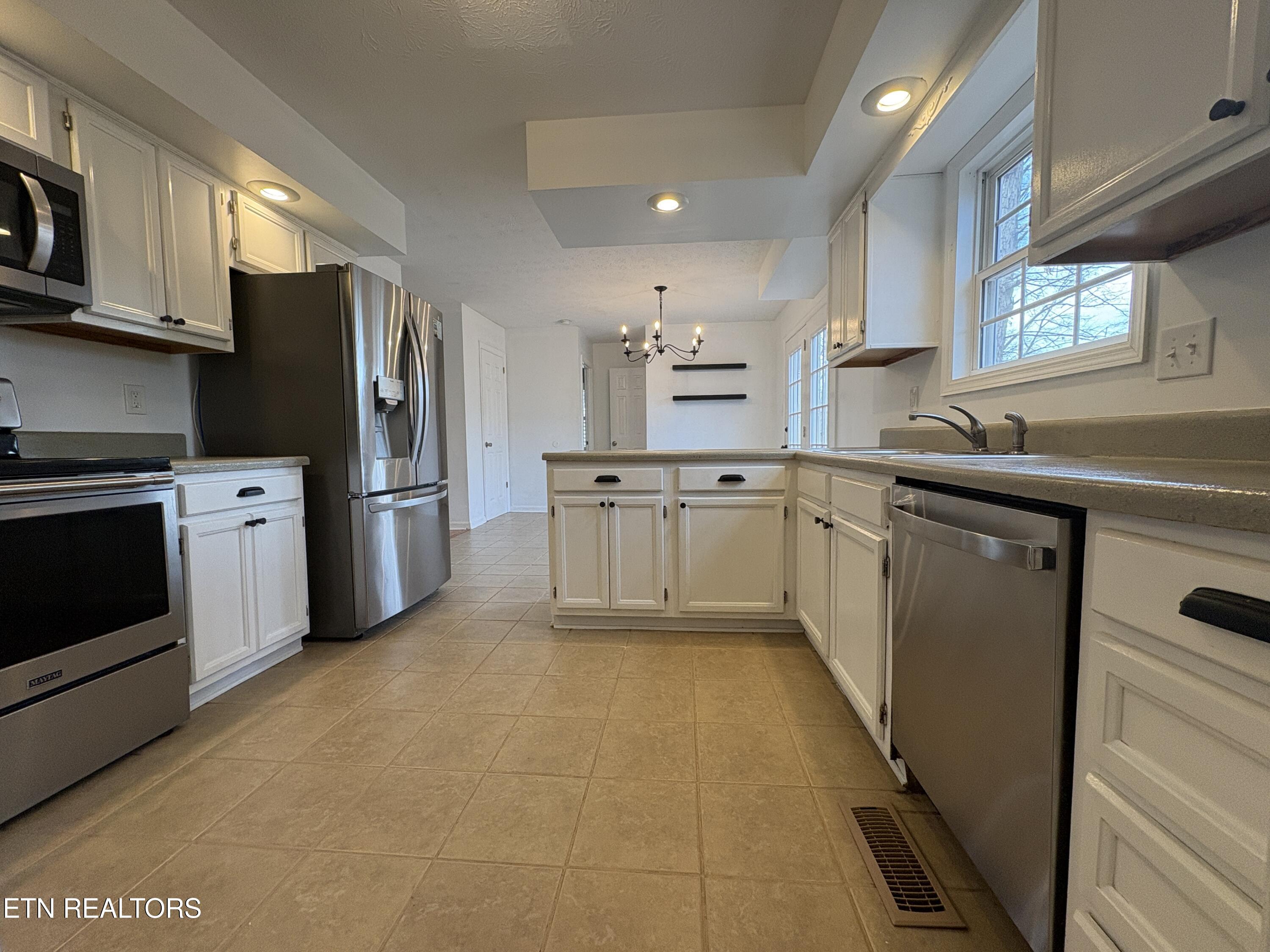 805 Tree Trunk Road Knoxville, TN 37934 - Photo 10 of 44 Kitchen