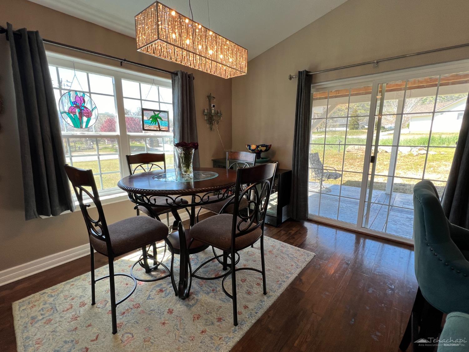 21201 Ridgeway Drive Tehachapi, CA 93561 - Photo 9 of 30 Gallery Image 9