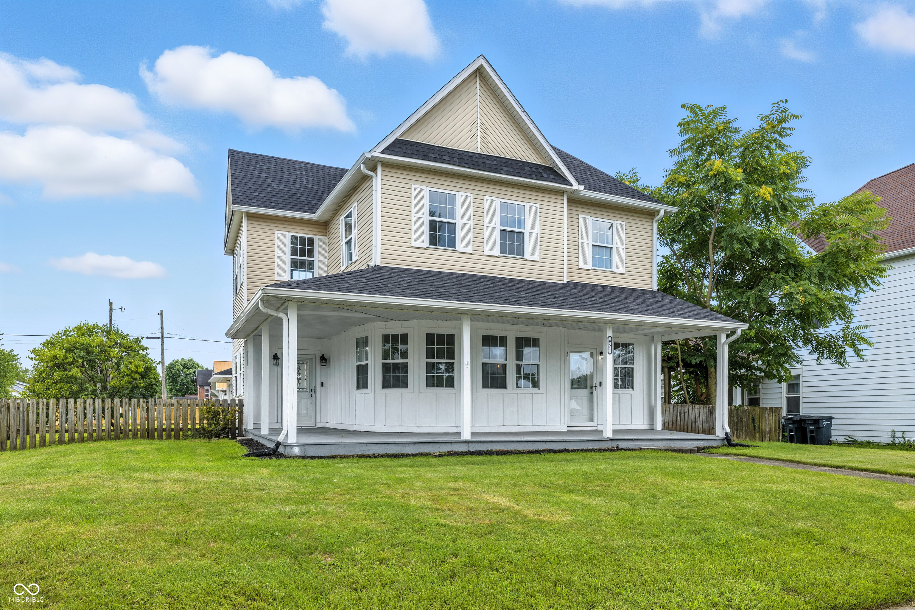 951 Main Street Elwood, IN 46036 - Photo 2 of 37