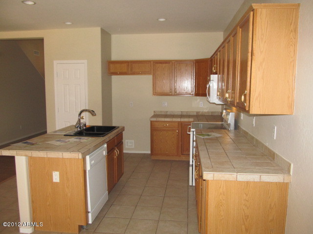 671 West Rattlesnake Place Casa Grande, AZ 85122 - Photo 7 of 22 kitchen 2