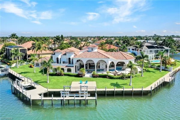 a view of a house with a big yard