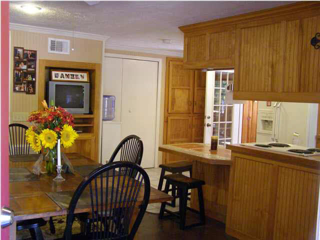 215 Lake Harbor Road Brandon, MS 39047 - Photo 7 of 22 Kitchen with custom cabinetry