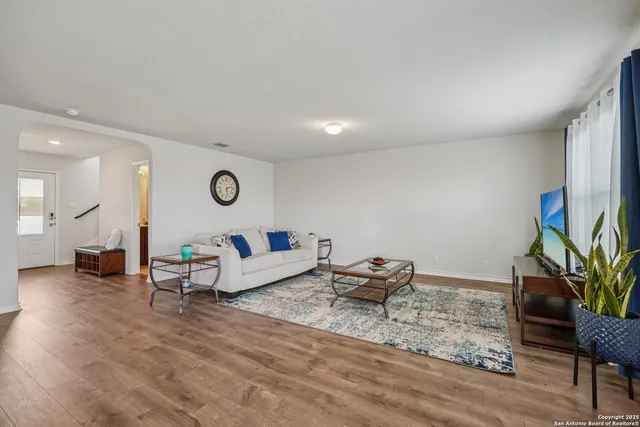 $300,000 | 915 Red Merganser, San Antonio, TX 78253