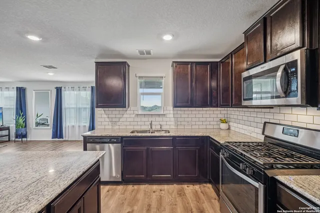 $300,000 | 915 Red Merganser, San Antonio, TX 78253