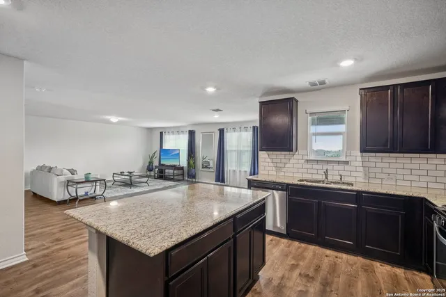 $300,000 | 915 Red Merganser, San Antonio, TX 78253