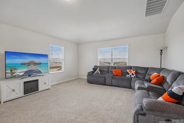 $300,000 | 915 Red Merganser, San Antonio, TX 78253