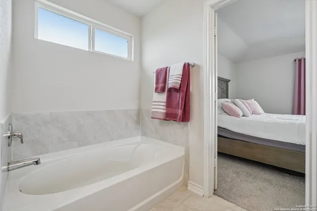 $300,000 | 915 Red Merganser, San Antonio, TX 78253