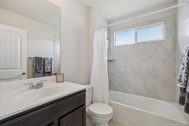 $300,000 | 915 Red Merganser, San Antonio, TX 78253