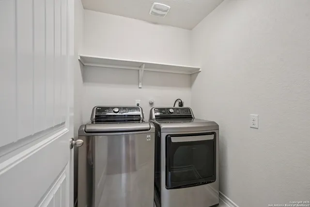 $300,000 | 915 Red Merganser, San Antonio, TX 78253