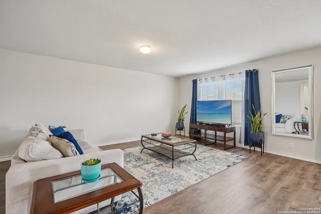 $300,000 | 915 Red Merganser, San Antonio, TX 78253