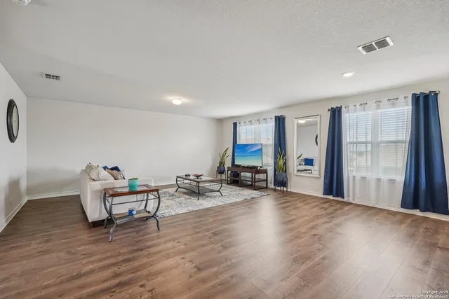 $300,000 | 915 Red Merganser, San Antonio, TX 78253