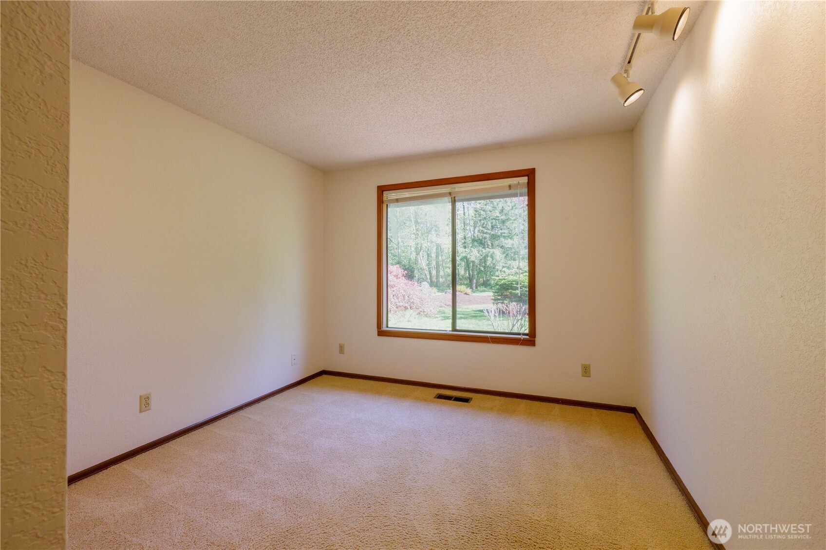 3115 Friendly Grove Road Northeast Olympia, WA 98506 - Photo 17 of 34 Gallery Image 17