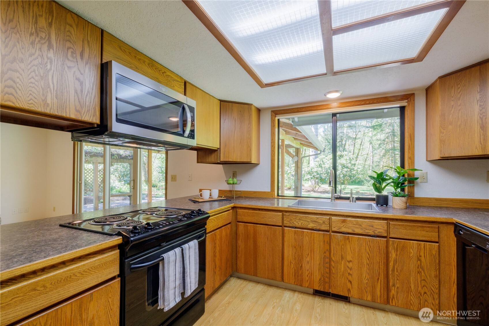 3115 Friendly Grove Road Northeast Olympia, WA 98506 - Photo 10 of 34 Gallery Image 10