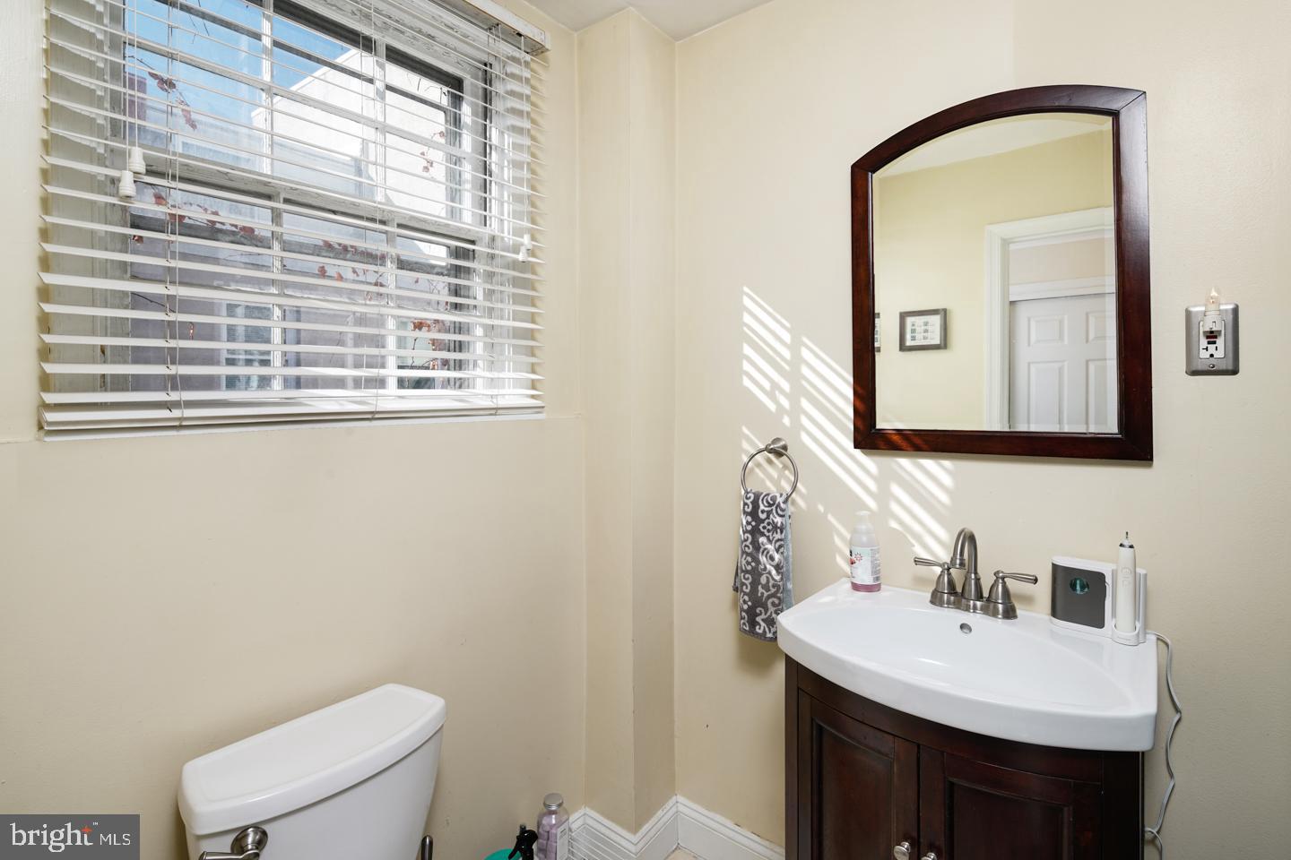 738 South Mildred Street Philadelphia, PA 19147 - Photo 11 of 22 Full bath