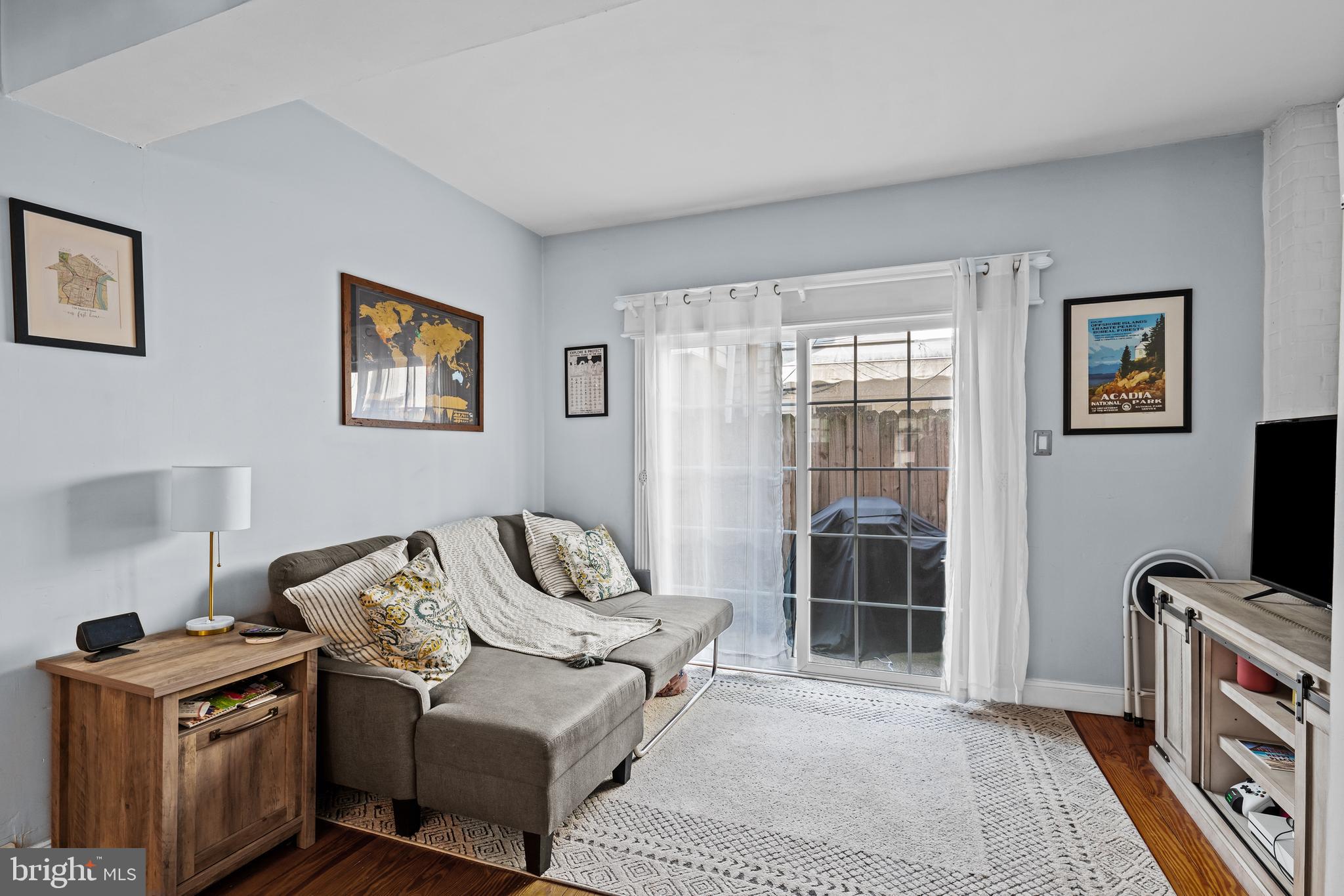 738 South Mildred Street Philadelphia, PA 19147 - Photo 6 of 22 Living Room