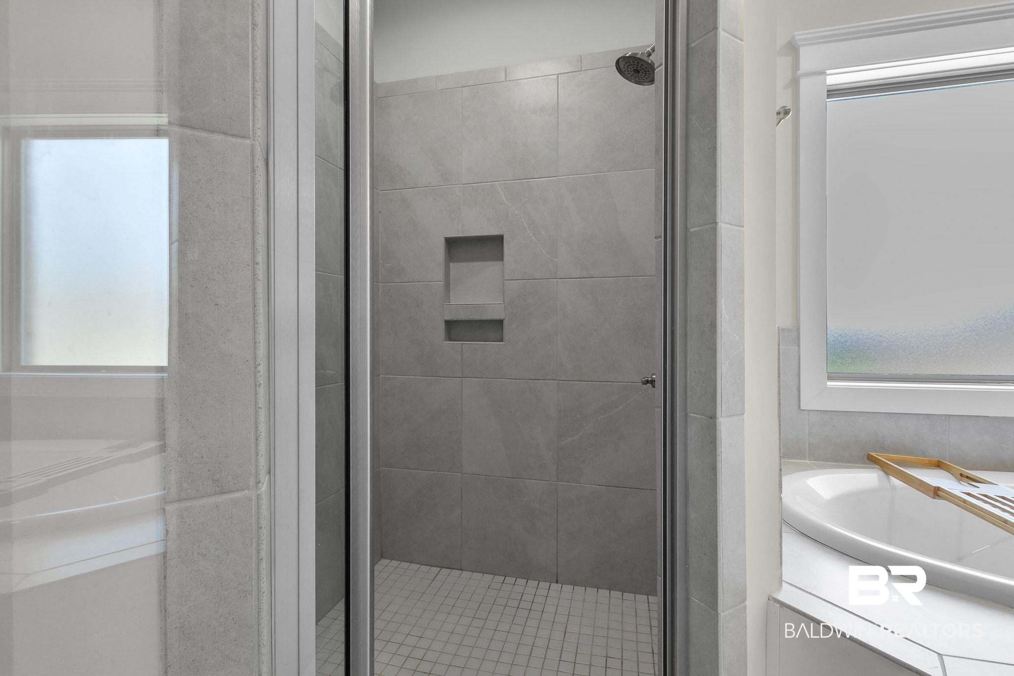 237 Hemlock Drive Fairhope, AL 36532 - Photo 22 of 46 Curbless Shower
