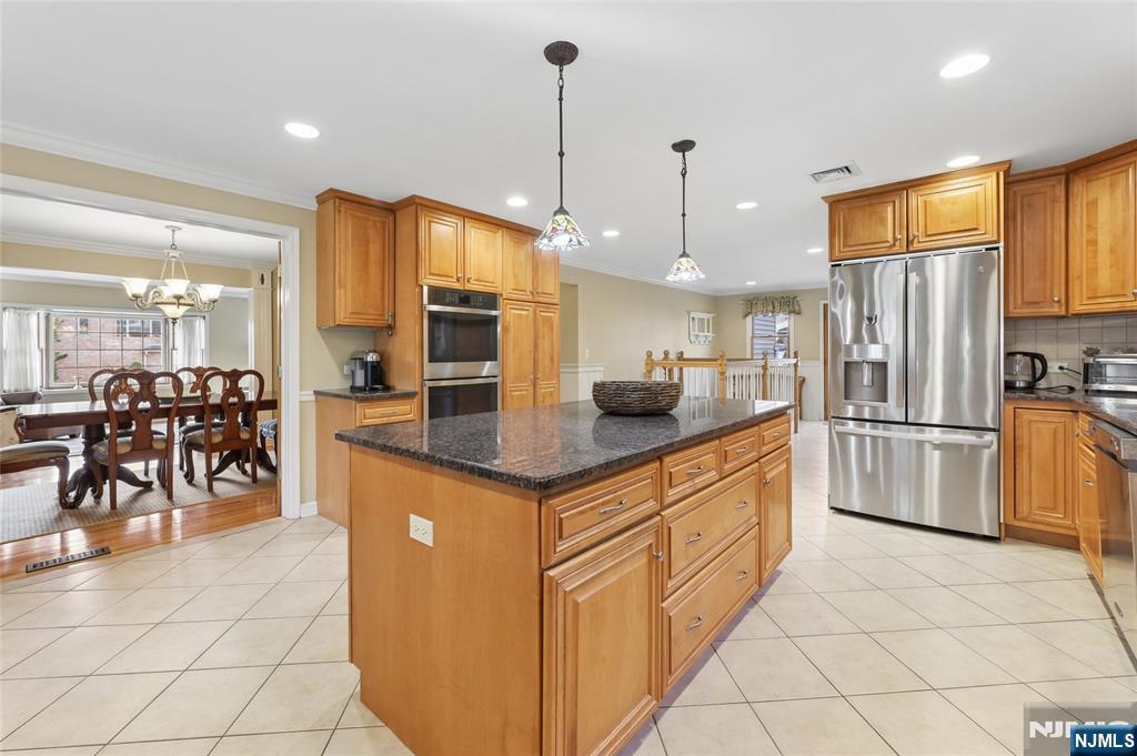 38 Madison Avenue Demarest, NJ 07627 - Photo 5 of 42